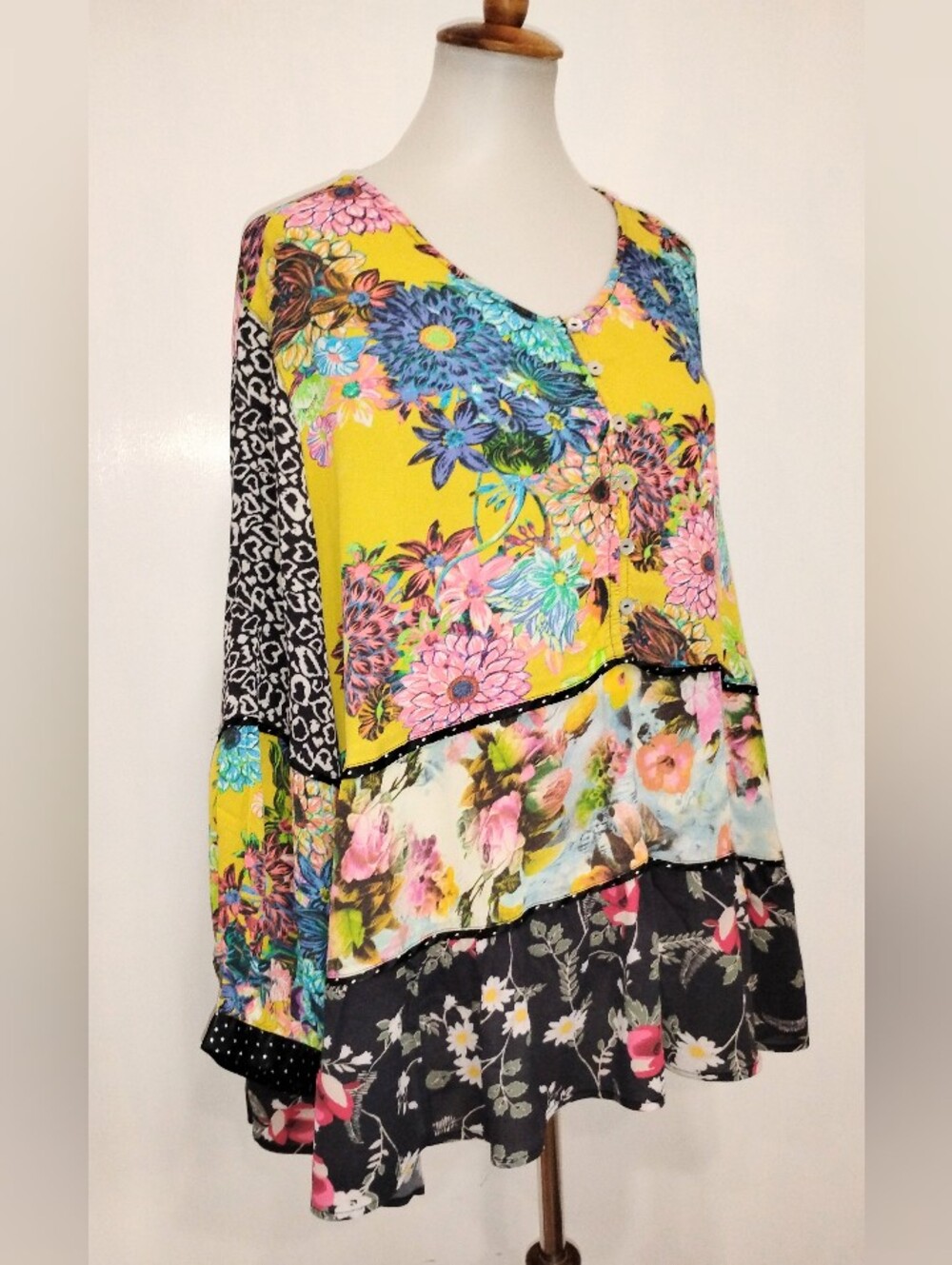 LARGE TIERED JOHN MARK BLOUSE